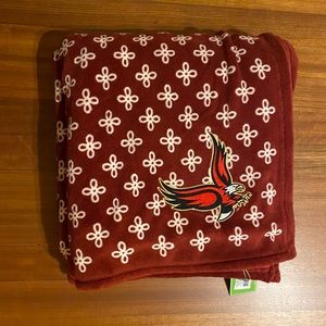 Vera Bradley Collegiate Collection BOSTON COLLEGE floral XL throw blanket